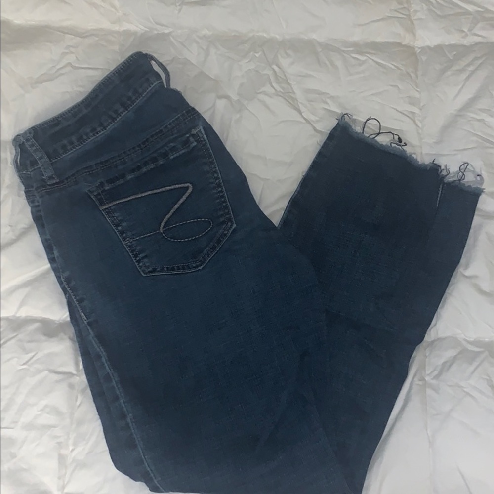 ON TREND✨ CROPPED FLAIR SEVEN JEANS